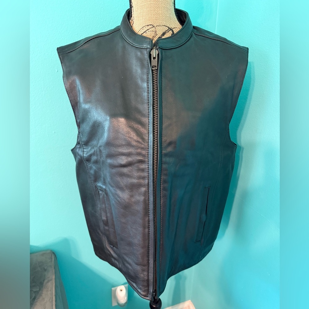 EUC Men’s First Manufacturing Co Leather Multi Compartment Riding Vest Medium